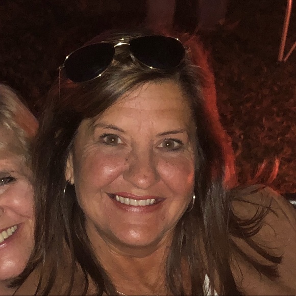 Meet your Posher, Carol - Picture 1 of 1